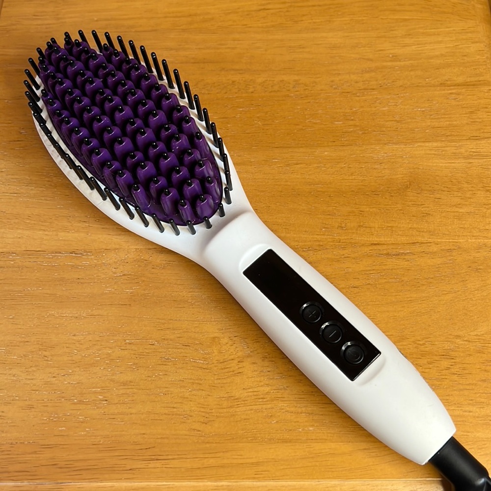 EUC Straight Up ionic In Styler Hot Brush